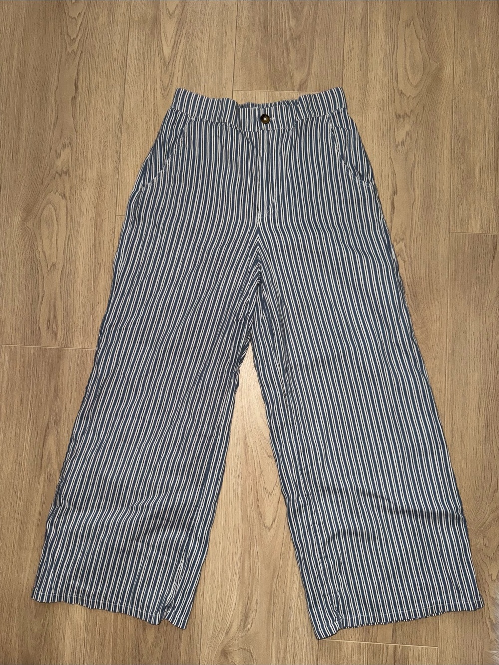 Hollister Ultra High Rise Wide Leg Cropped Pants